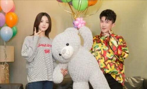 娱乐圈吃瓜背景图女男